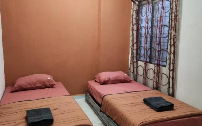 Simple flat suitable for up to 7 guests