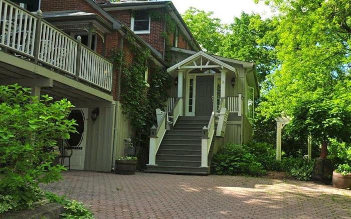 Plantation House Bed & Breakfast