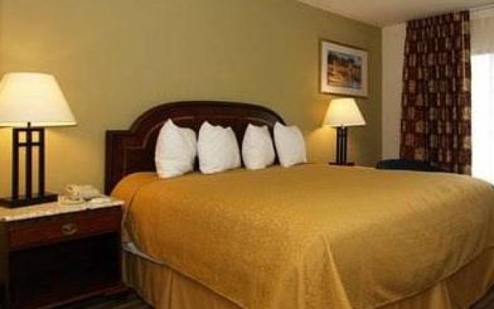 Quality Inn & Suites Pensacola Bayview