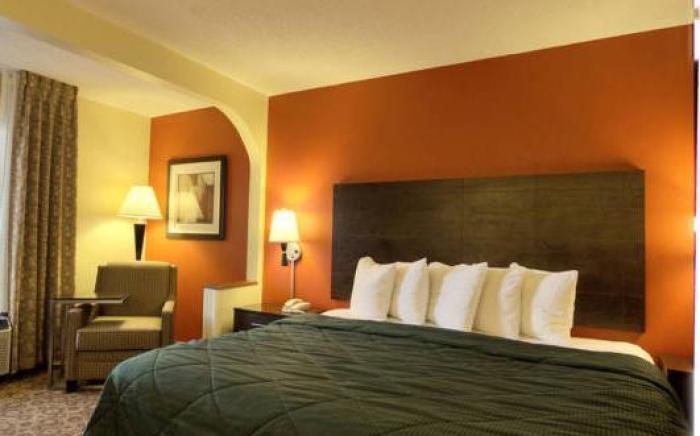 Rodeway Inn & Suites