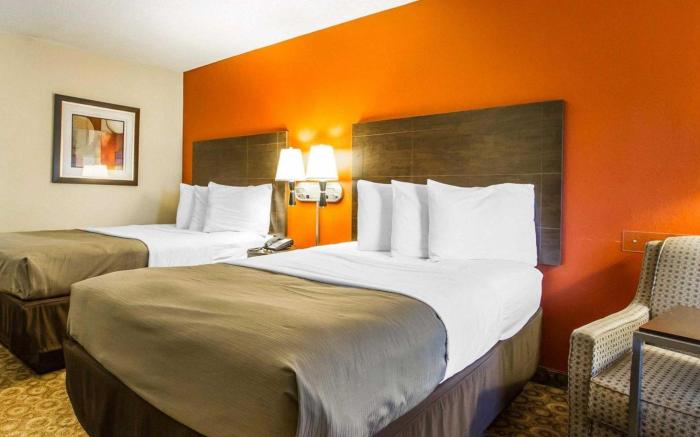 Rodeway Inn & Suites Clarksville near Governors Square Mall