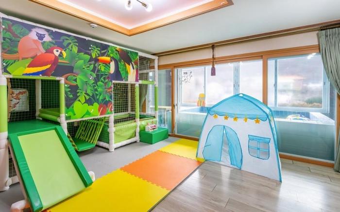 Muju Opera Pension and Kids Pool Villa