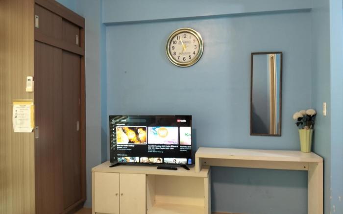 Henry's Newport Condotel