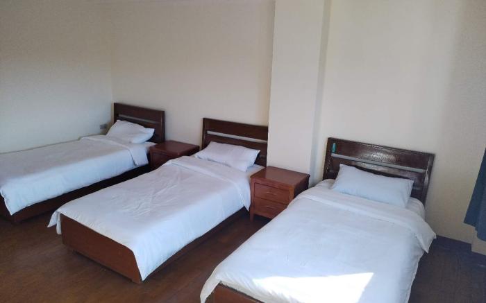 ZB- FAMILY ROOM 5 ( Good for 6-8) 