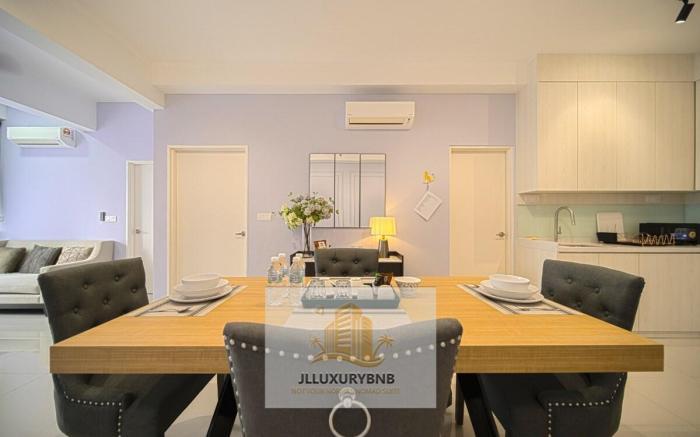 Meridin Executive Suite 2 Room (Level 25)