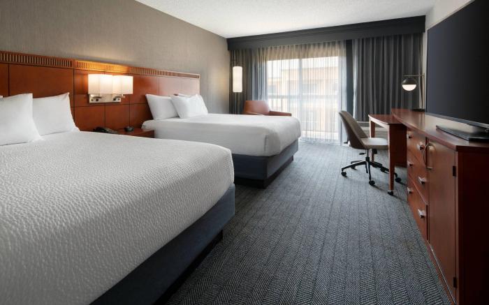 Courtyard by Marriott Bakersfield