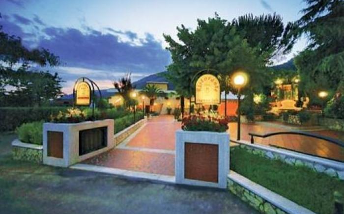 Yellow Park Hotel