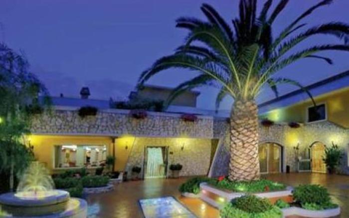 Yellow Park Hotel