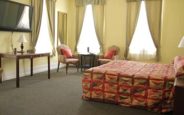 Hotel Wayne