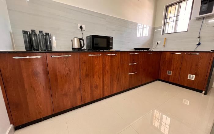 Spacious 2BHK apartment with AC and Balconies 