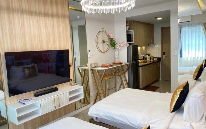 Iris Suite by YourNest @ Shore2 (Netflix + Wifi)