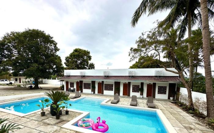 Solstice Suites - Quinn Suite (12-13 pax)