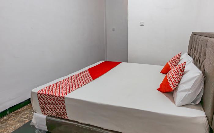 OYO 93714 Guest House Gembul Syariah
