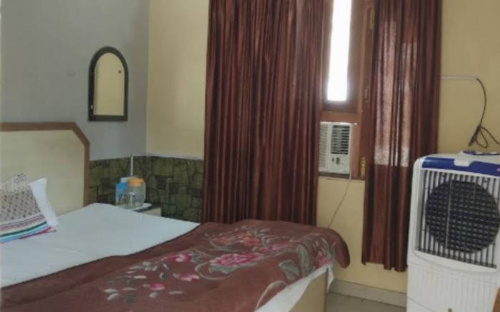 Narayani Guest House By GRB