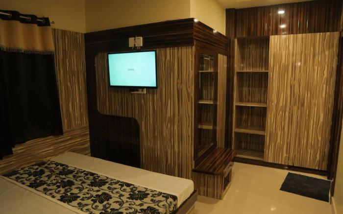 Hotel Royal Ajmer (100 m From Dargah Sharif )