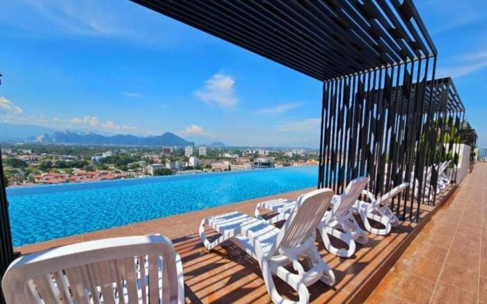 The Horizon SkyPool Suites by 4-11Pax IWH