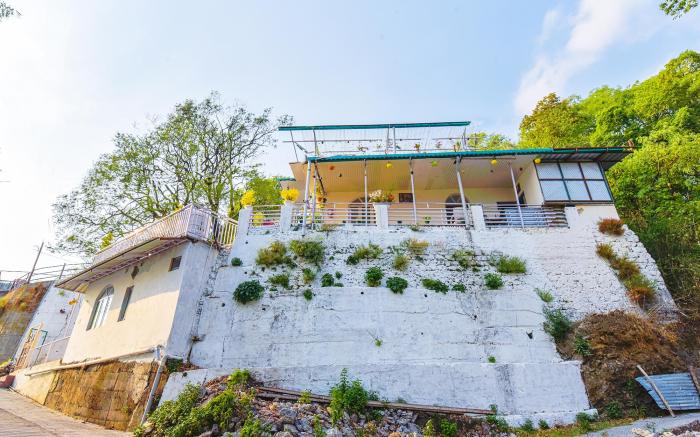 FabExpress Golden Oak Villa