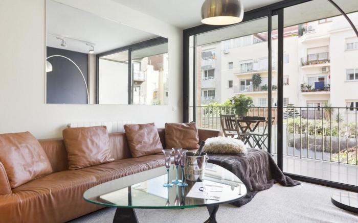 Barcelona: Bright Apartment in Sarrià-San Gervasi