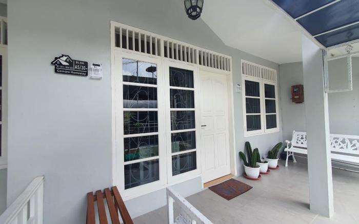 Cemara Homestay- 5 minutes from Jagorawi Toll Gate