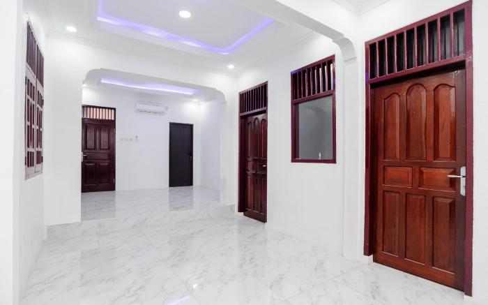 RedDoorz Syariah @ Sakura Hotel Jatiwaringin