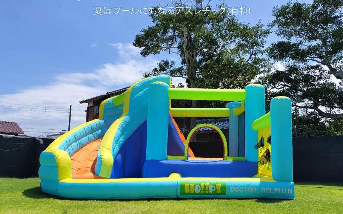 A villa with large garden and bunk beds for kids.