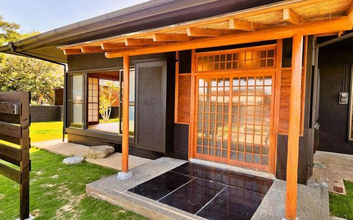 A villa with large garden and bunk beds for kids.