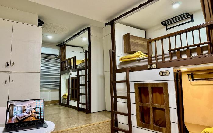 Dorm Bui Vien - walking street