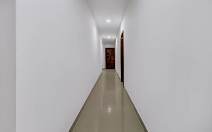 Super Hotel O Anayara Near Lulu Mall formerly Timber Residency