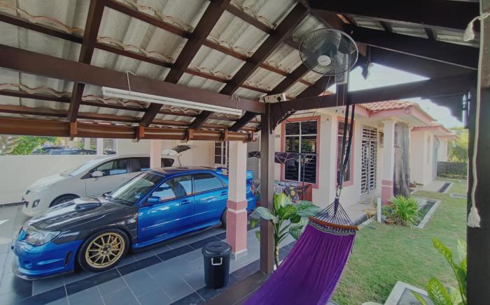 AA Homestay Gong Badak