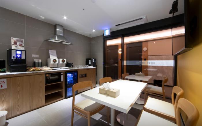 Brown Dot Incheon Nonhyeon Sorae port