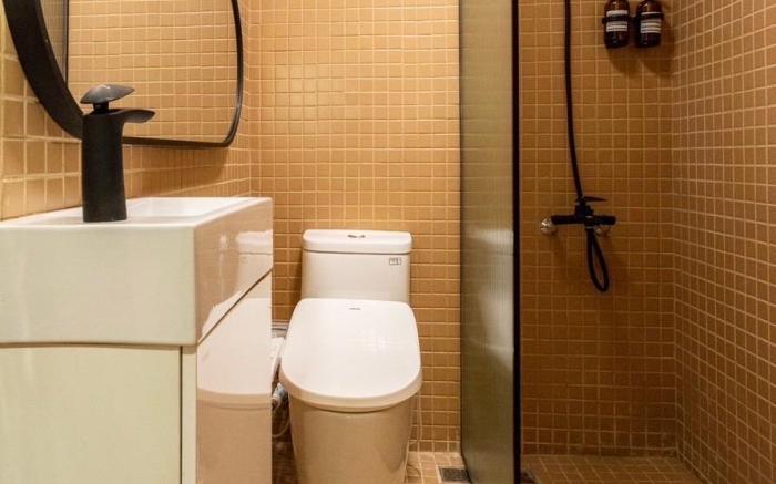 Sleep Inn R10, Room for 3-6 People, near Shuanglian MRT Station and Ningxia Night Market