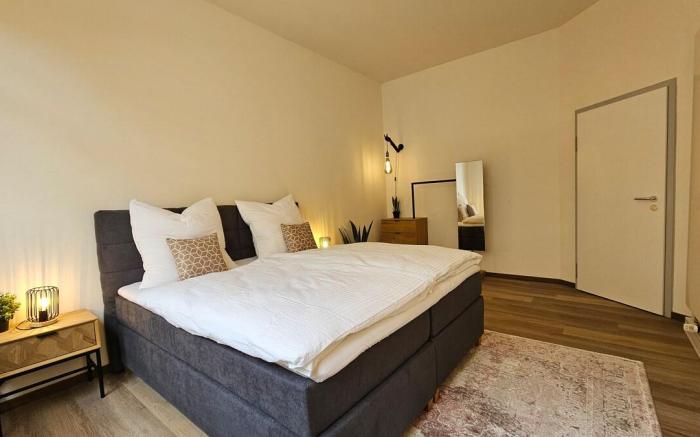 YFB 170m2, Netflix, 1 min Metro, 15 Person, Wifi