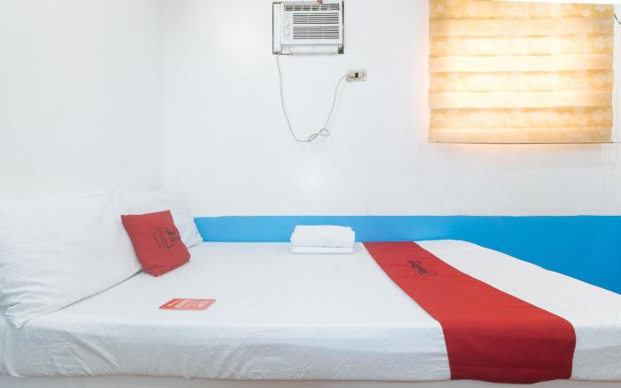 RedDoorz @ Moss Hotel Dasmarinas