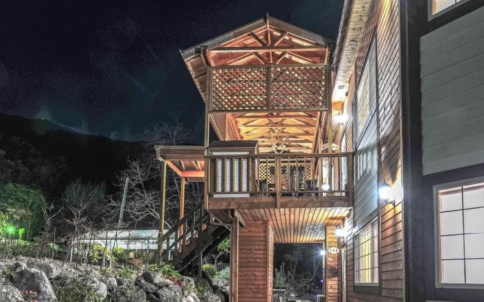 Damyang Chuwol Mountain Pension Under the Stars