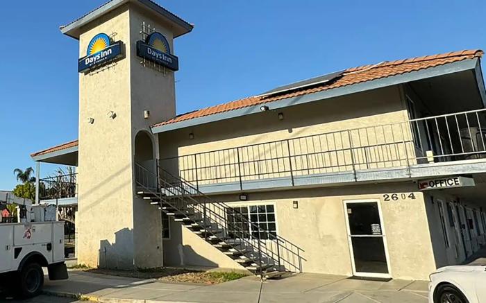 Days Inn by Wyndham Bakersfield