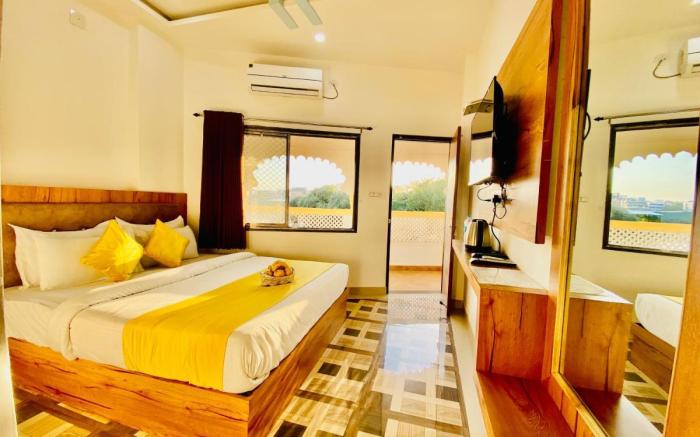 Hotel Vallabh with lake facing balcony