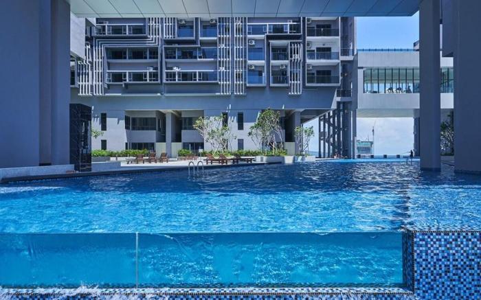 Imperio 2 Pax Poolview B15 - Bathtub Free Parking
