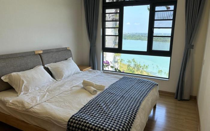 Seaview 2B1R Condo Forest City