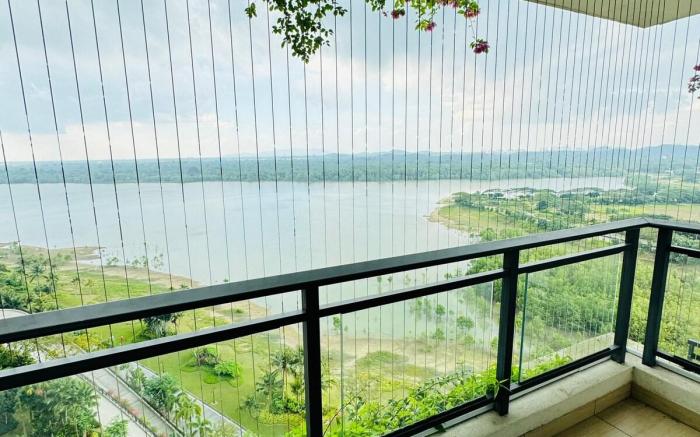 Seaview 2B1R Condo Forest City
