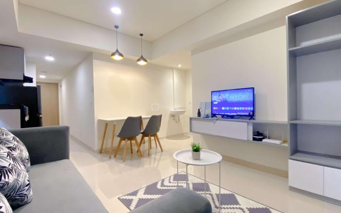 Modern Look & Clean 2BR Meikarta Apt By Travelio