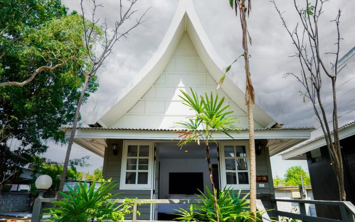 Luna Hut Resort