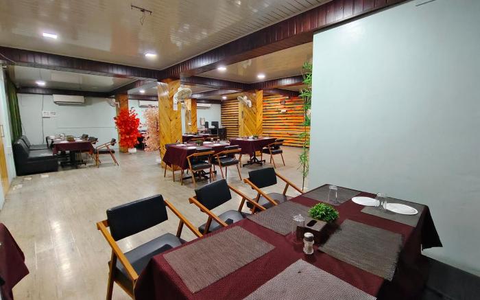 Hotel Emerald Tree