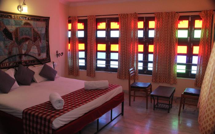 The Lake View Hotel- On Lake Pichola