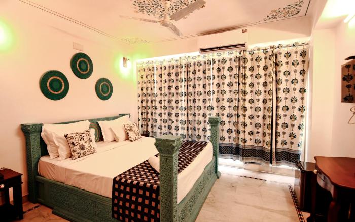 The Lake View Hotel- On Lake Pichola
