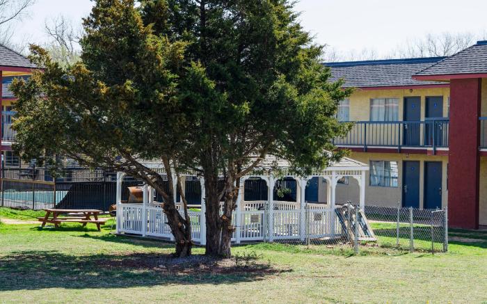 Castle Inn & Suites By OYO Chickasha