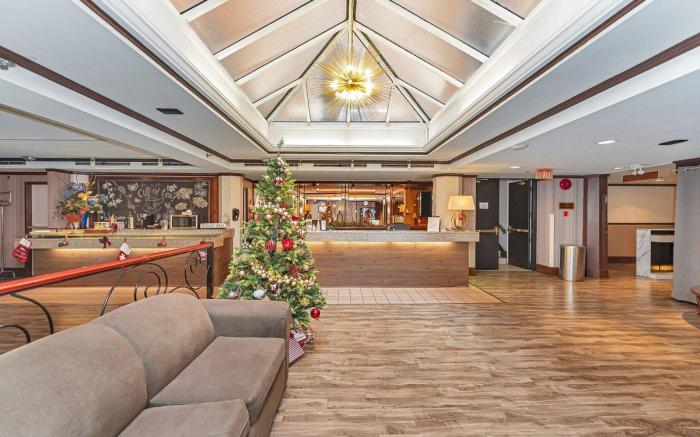 Bedford Regency Hotel