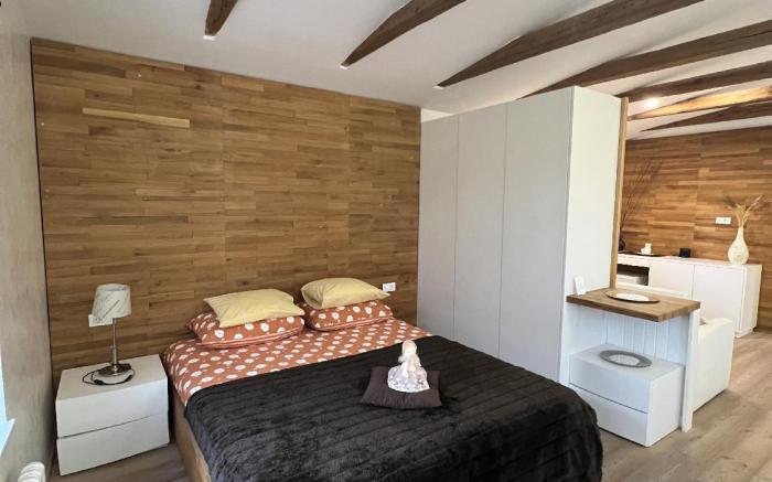 Duplex Photo Studio in the garden