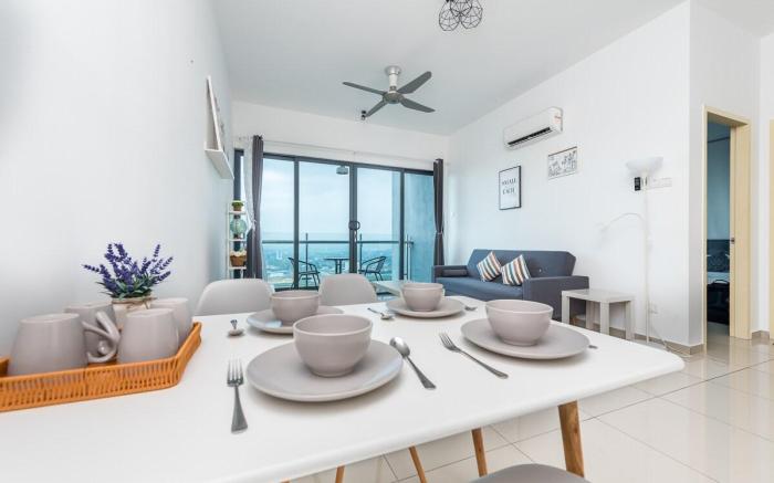 Seaview condo w/ balcony near Jonker with Netflix