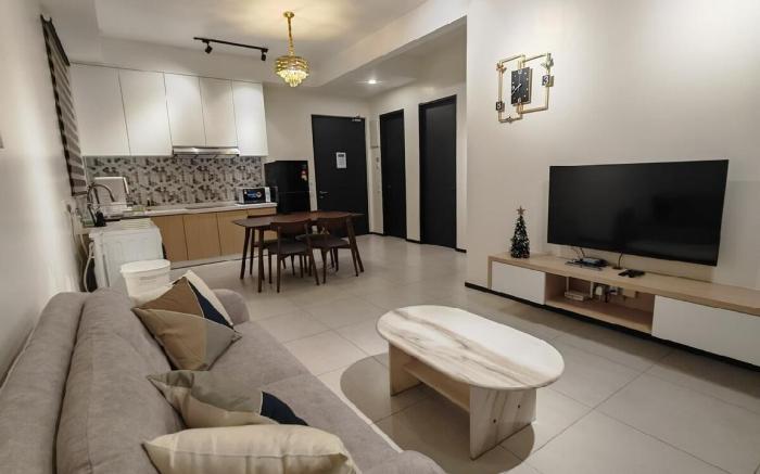 Cityscape Haven | Urban Suites by Ocean Luxe