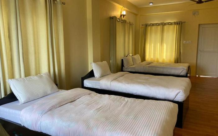 Jay Sambhoo Pumdikot Lodge and Restaurant